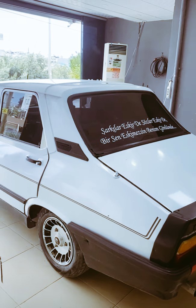 Kelebeğe Geleceği Anlatmak Kadar Anlamsız Bazı Şeyler...