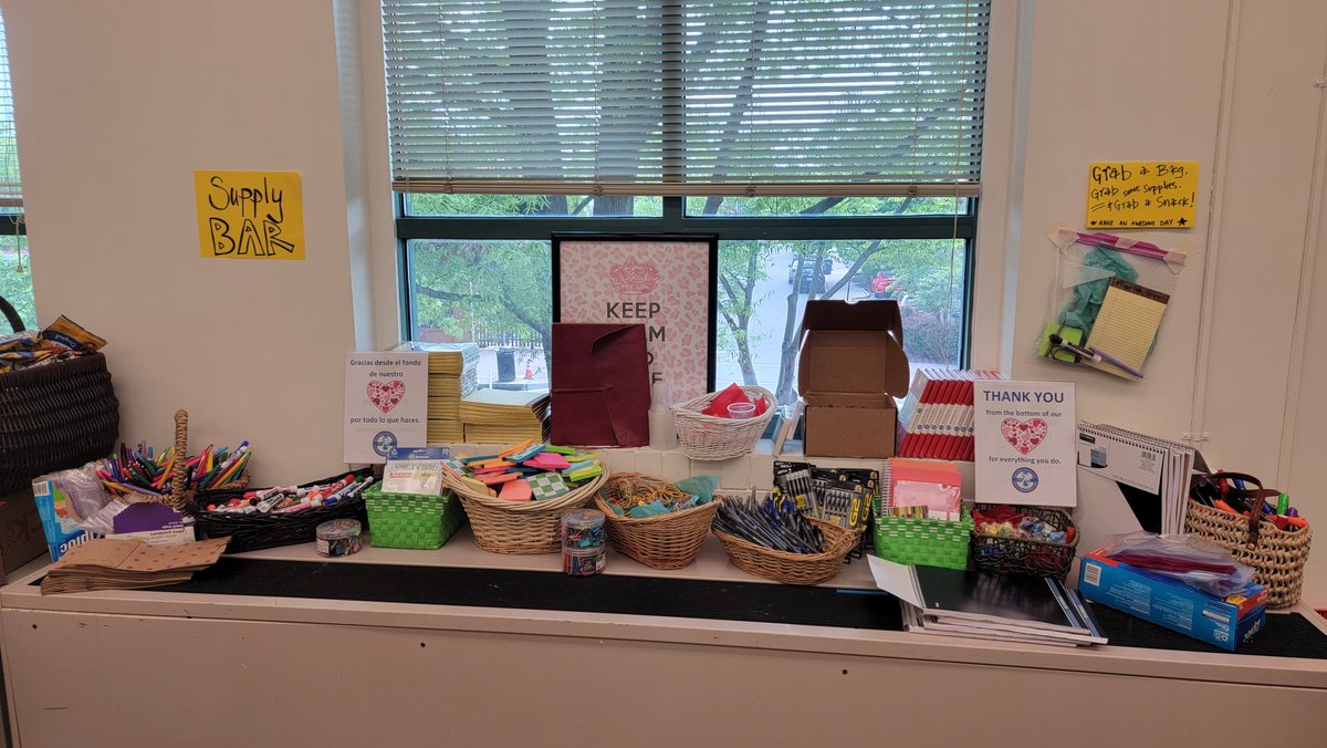 Teacher Appreciation Week!
Our teachers lounge is full of wonderful surprises from our MVCS families. Thank you for the thoughtful gifts.
Nuestro salón de maestros está lleno de maravillosas sorpresas de nuestras familias de MVCS.
Gracias por los regalos considerados.