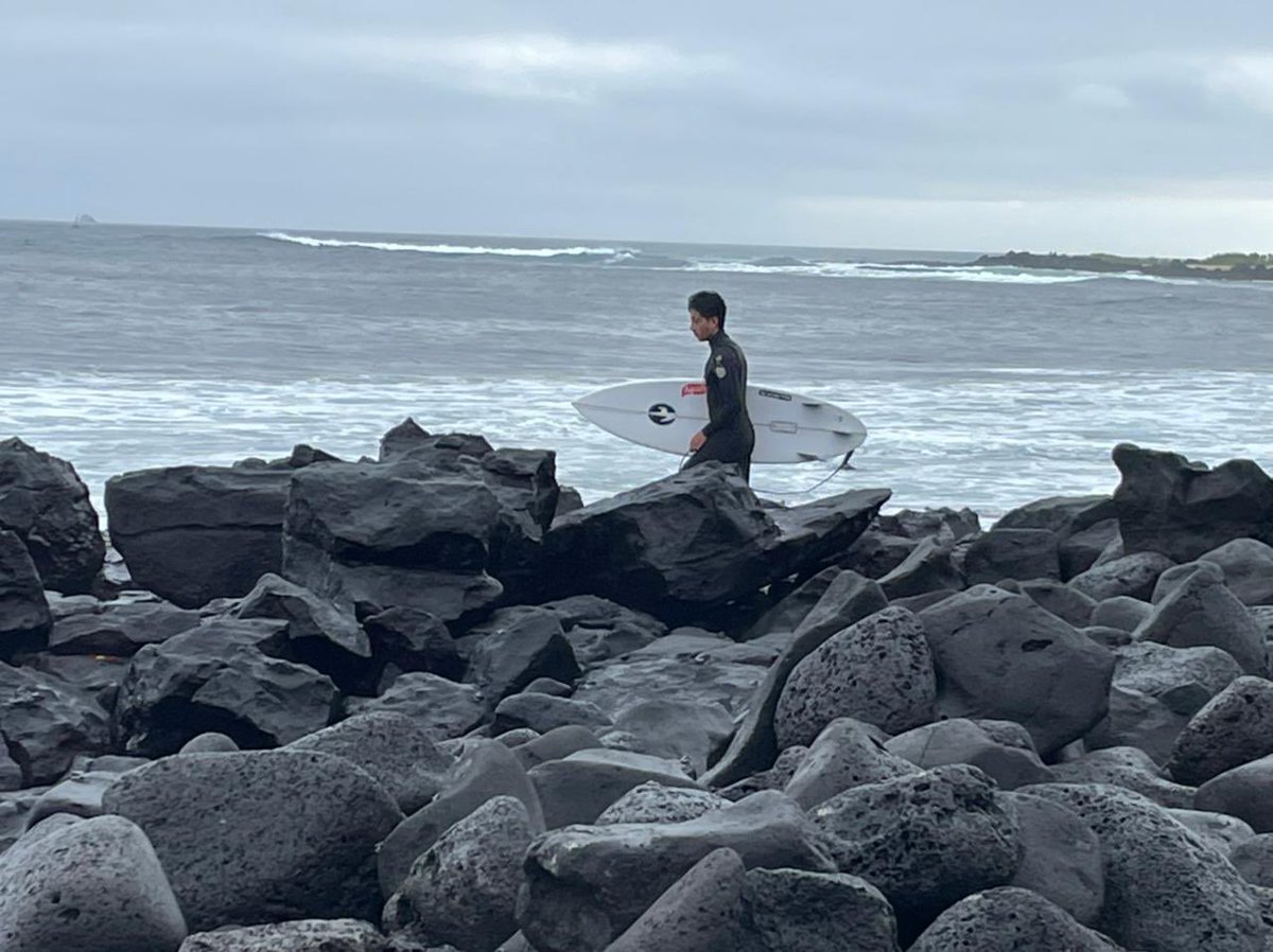 Mas_Galapagos's tweet photo. A partir de hoy se ve en vivo la @wsl en https://t.co/qNPgUTJfS2 el desarrollo de La Copa de surf Sails of Change #Galapagos en El Tongo de la Isla San Cristóbal

Hasta el 8 de mayo se disputan 1000 puntos en las categorías hombres y mujeres en las olas de las islas
#MasGalapagos https://t.co/XMn2o1uBpn