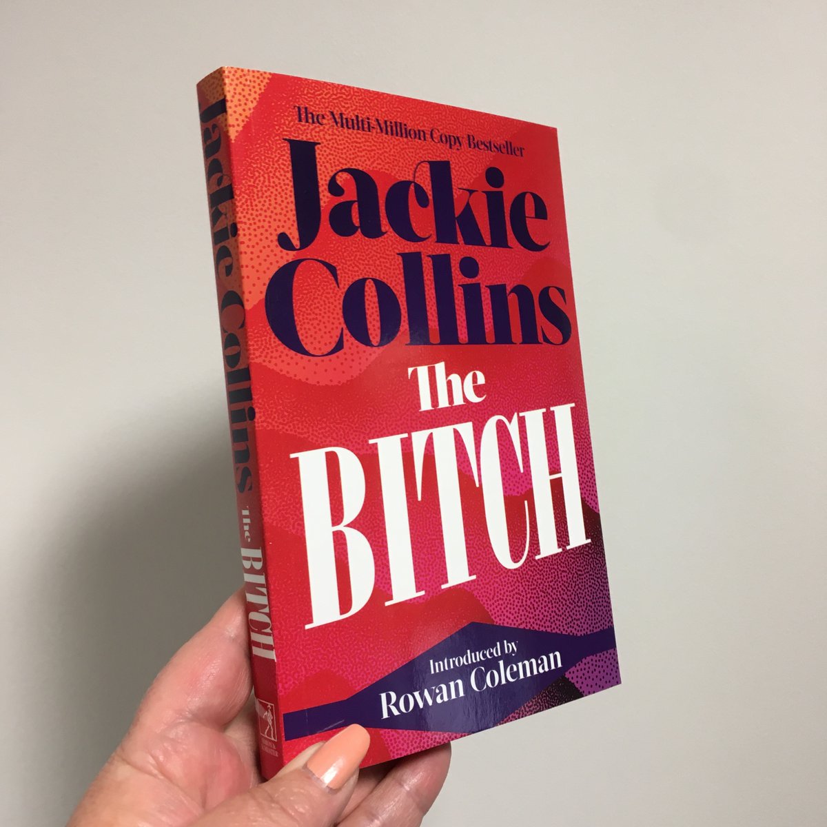 BookMinxSJV's tweet photo. Exciting #BeMoreJackie delivery here at @TeamBATC today! Finished copies of our new paperback editions of three more @jackiejcollins bestsellers - #DropDeadBeautiful, #TheBitch and #ThePowerTrip, introduced by @MelanieBlakeUK @rowancoleman and @Lecv!
https://t.co/gUVMRxrglJ https://t.co/ijxIvhtpmC