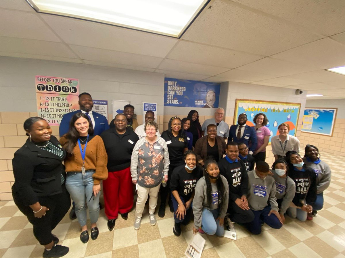 Chi_JasT's tweet photo. A big thanks to all of our guest speakers and our #StudentVoiceCommittee for Career Day at @KingESChicago
@ChiPubSchools @CPSNetwork11 @AccelerateInst @TheCahnFellows @UChiToThrough https://t.co/UOTNQfY48l