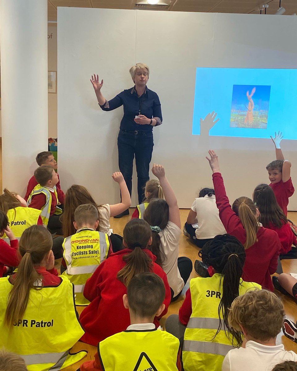 NET_Abbotsweld's tweet photo. As part of 50 things, Y3 & 4 had a fantastic day visiting Gibberd Gallery today and looking at all the wonderful sculptures. They learned about some of the artists and how they made them aswell as spending time sketching them. @gibberdgallery #shapingfutures #netacademies https://t.co/uwHJRdZsSw