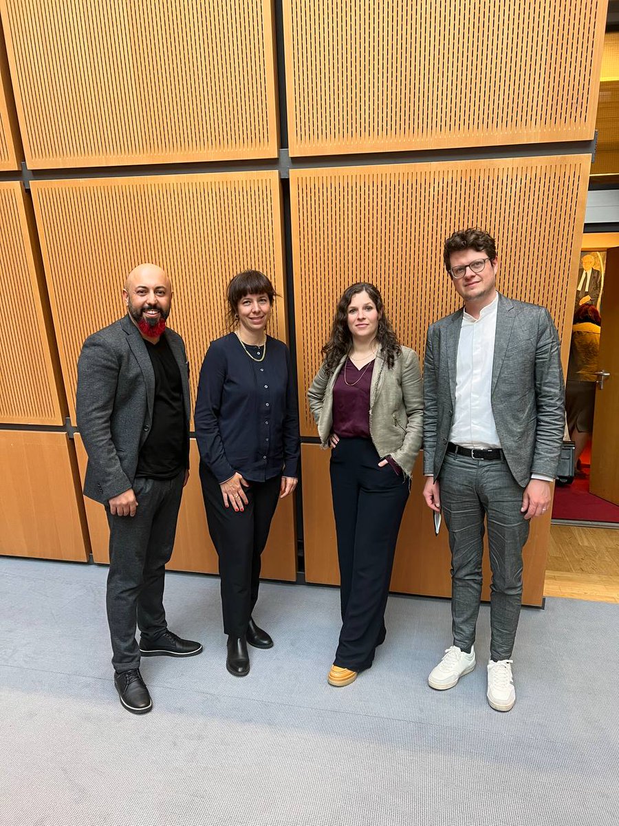 LinksfraktionB's tweet photo. Unser Team für den Untersuchungsausschuss zur rechten Terrorserie in #Neukölln: @nikschrader und @SeeroiberJenny sind Mitglieder des Untersuchungsausschusses und @der_neukoellner und @ElifEralpBerlin stellvertretende Mitglieder. #neukoellnkomplex https://t.co/VLn23b7WQQ