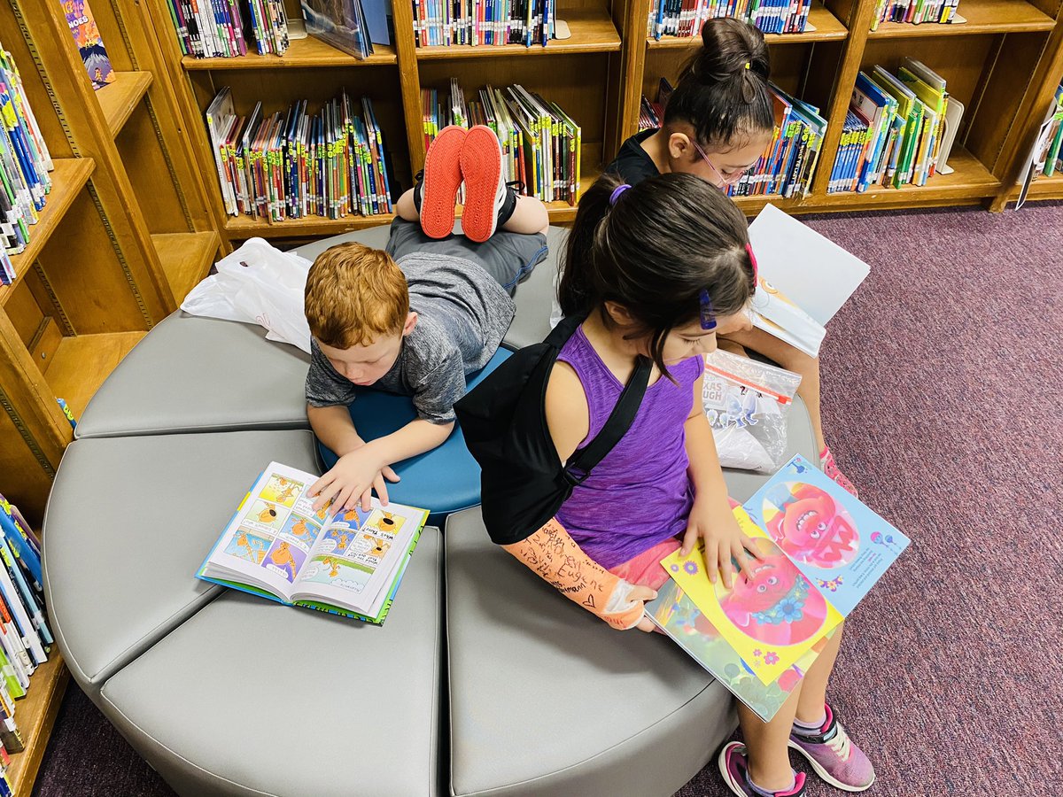 TaraJacob5's tweet photo. Ms Silva’s 1st grade readers were bursting with excitement as they made their book fair purchases. Thank you @Scholastic for sending our students such great titles! https://t.co/WP99pNrSJz