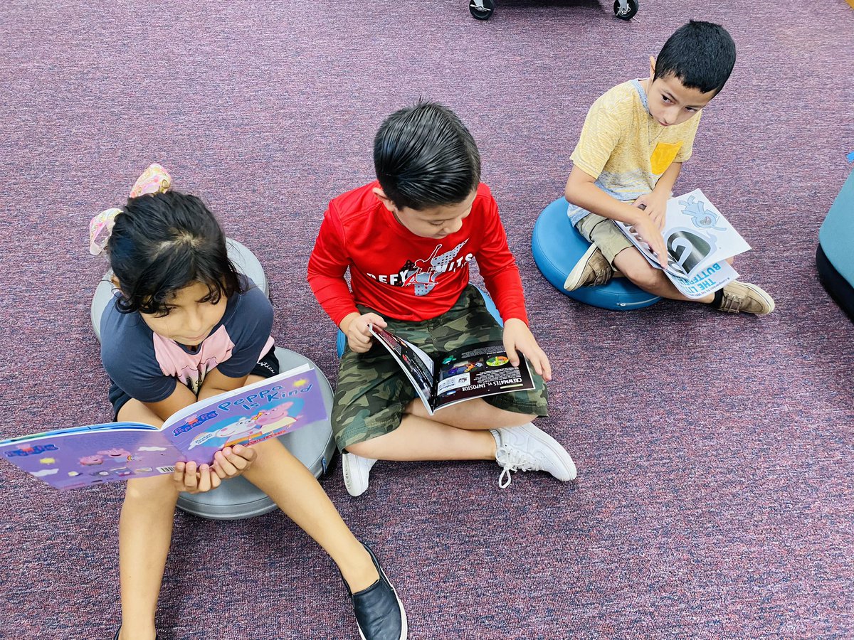 TaraJacob5's tweet photo. Ms Silva’s 1st grade readers were bursting with excitement as they made their book fair purchases. Thank you @Scholastic for sending our students such great titles! https://t.co/WP99pNrSJz