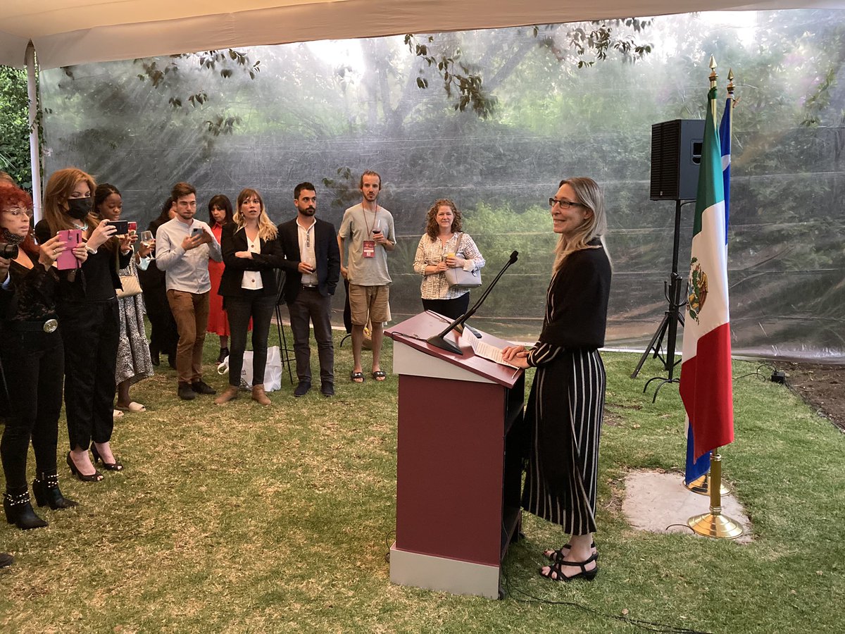 QuebecMX's tweet photo. Ha sido un placer recibir en la residencia de @sallard1 a la delegación de más de 30 jóvenes quebequenses ⚜️apoyados por @LOJIQ @AQOCI y #Katalizo que participan en el @Worldsocforum #FSM2022 así como a socios prioritarios en 🇲🇽 como @YaajMexico @ImjuveMX @mexico2_pmc #QcMX https://t.co/MDiYtYJDkx