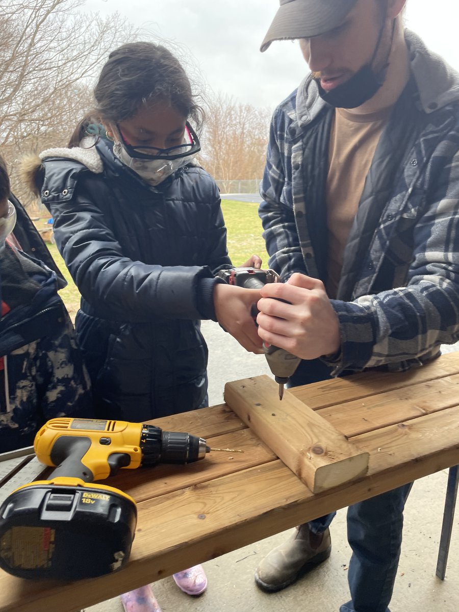 Grosvenor Wentworth EXCEL kids are hard at work building their garden! All hands were on deck as the building and soil mixing processes got under way.  Now to plant some tasty treats! <a href="/egwps/">École Grosvenor-Wentworth Park School</a> <a href="/HRCE_NS/">Halifax Regional Centre for Education</a> @HRCEHealthPromo
