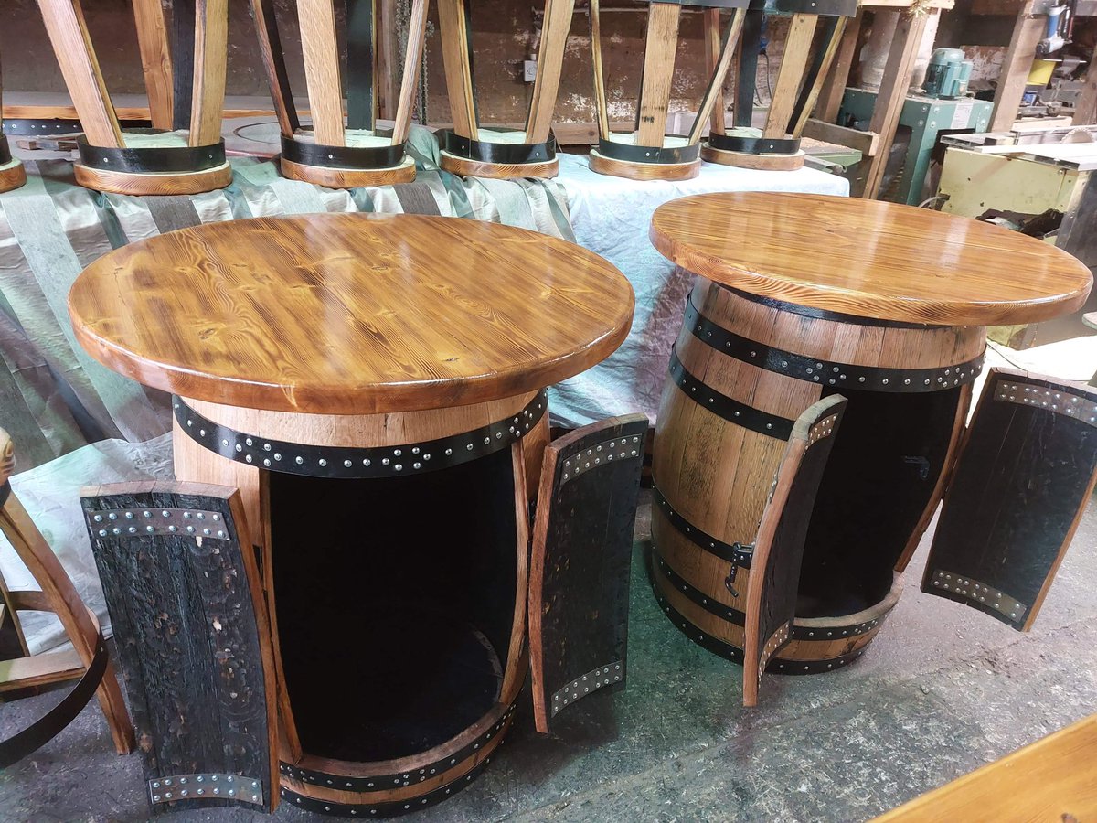 bespokebarrels1's tweet photo. It's been a couple of busy weeks in the workshop making these #barrelbars, #barreltables & matching #stavestools.
We can make the bars to any size, with or without serving hatch.
Get in touch for pricing👍🏻 #homebars #mancave #pubshed #custombuiltbars #bespokebarrels #bespokebars https://t.co/49lEhoOVW2