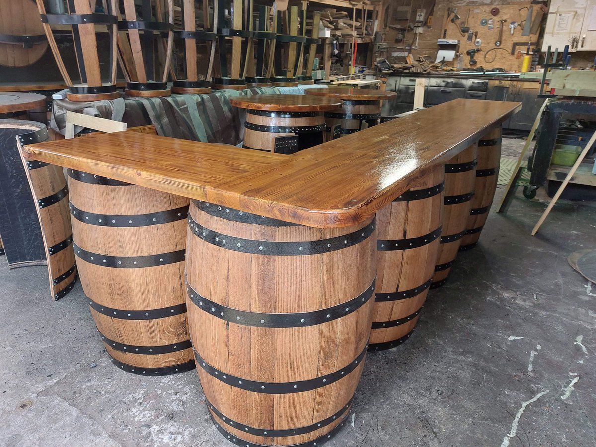bespokebarrels1's tweet photo. It's been a couple of busy weeks in the workshop making these #barrelbars, #barreltables & matching #stavestools.
We can make the bars to any size, with or without serving hatch.
Get in touch for pricing👍🏻 #homebars #mancave #pubshed #custombuiltbars #bespokebarrels #bespokebars https://t.co/49lEhoOVW2