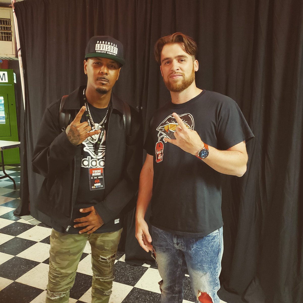2TreeToThee's tweet photo. Mr brotha killed it lastnight! @therealJoeyCool π€π₯π
#Strangefam #Muchlove
#basicclthg
Links in bio
βοΈβοΈβοΈβοΈβοΈ
#basicsCLTHG #diverseconceptslc
#rapper #rap #hiphop #music #artist #producer #rapmusic #trap #beats #newmusic #rappers #hiphopmusic https://t.co/ShBzlGlp0j