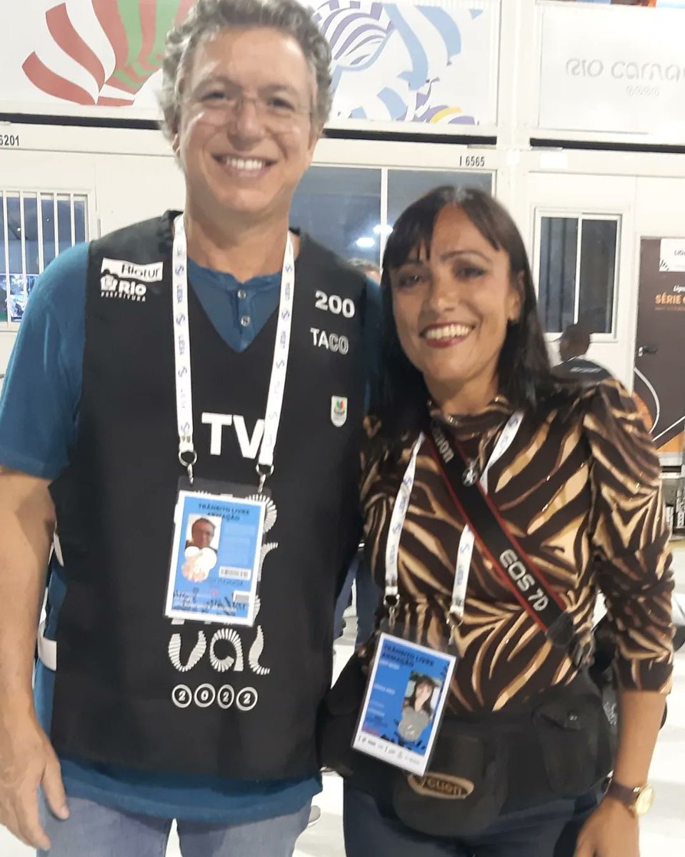 gracapaes's tweet photo. Ainda sobre a Sapucaí!
Com @jbboninho o Big Boss!! @bbb
...
#gracapaes
#carnaval22 https://t.co/s4kafmY4yz