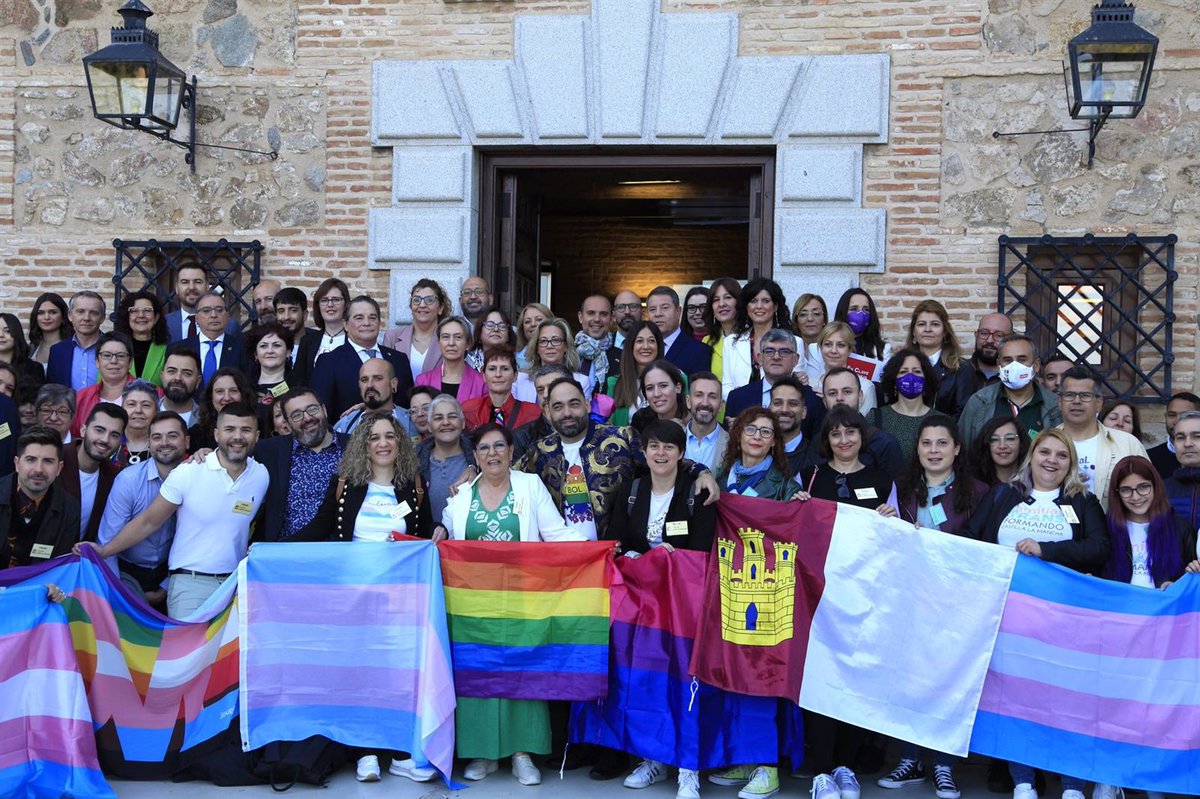 LGTBIGob's tweet photo. Hoy estamos de enhorabuena. La democracia en España da un paso más hacia la igualdad real y efectiva con la aprobación de la Ley de Diversidad Sexual y Derechos LGTBI de Castilla-La Mancha 🏳️‍🌈🏳️‍⚧️

Por unanimidad, como debe hacerse la defensa de los derechos humanos. https://t.co/H3nS8sZStq