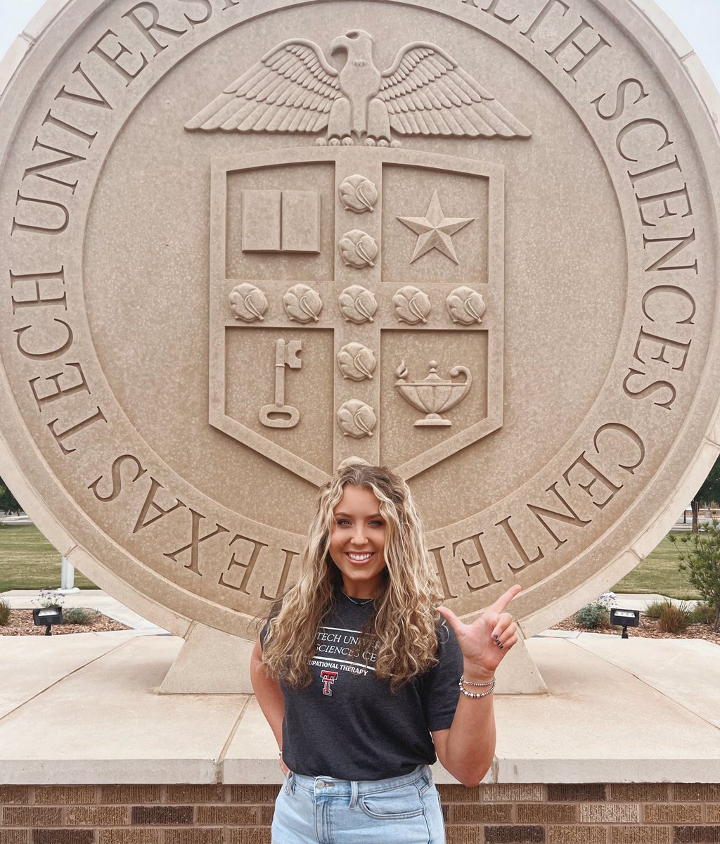 bethannd19's tweet photo. There are 6 semesters, a cadaver lab, neuroscience insanity, and so much more in between these two pics - and I’m weirdly gonna miss all of it so so much. 

Up next is fieldwork rotations, capstone, and graduation! 2/3 an OTD! 🤍 https://t.co/E3ncok4yHY