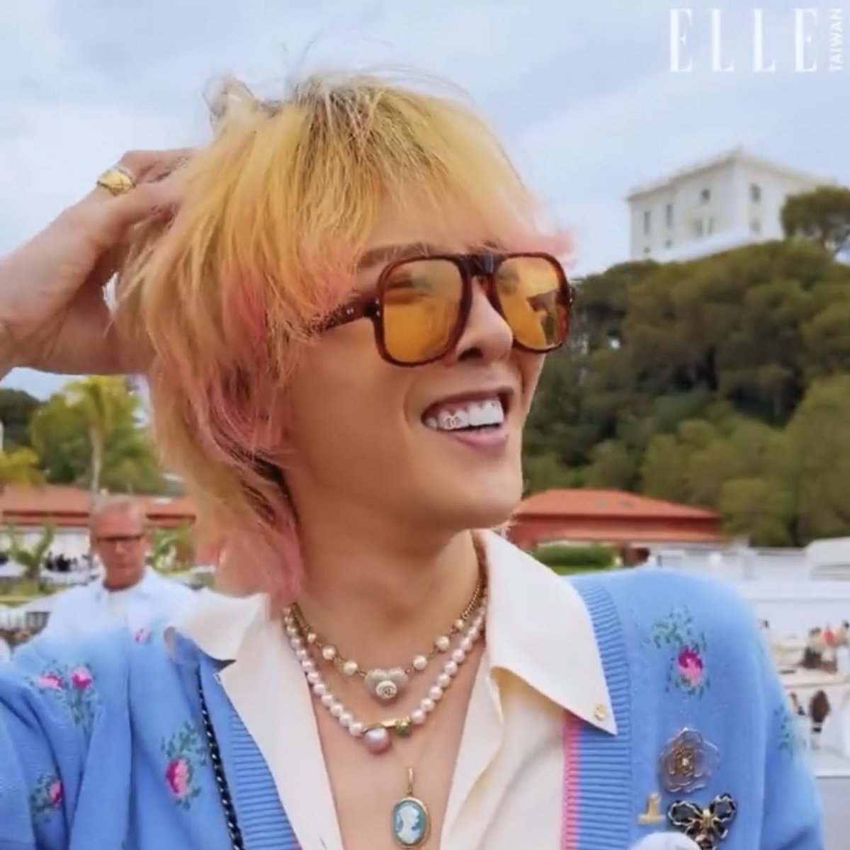 jiyongsbareface's tweet photo. Jiyong’s smile is the most honest smile i’ve ever seen 🌈 https://t.co/No0tSDv4Na