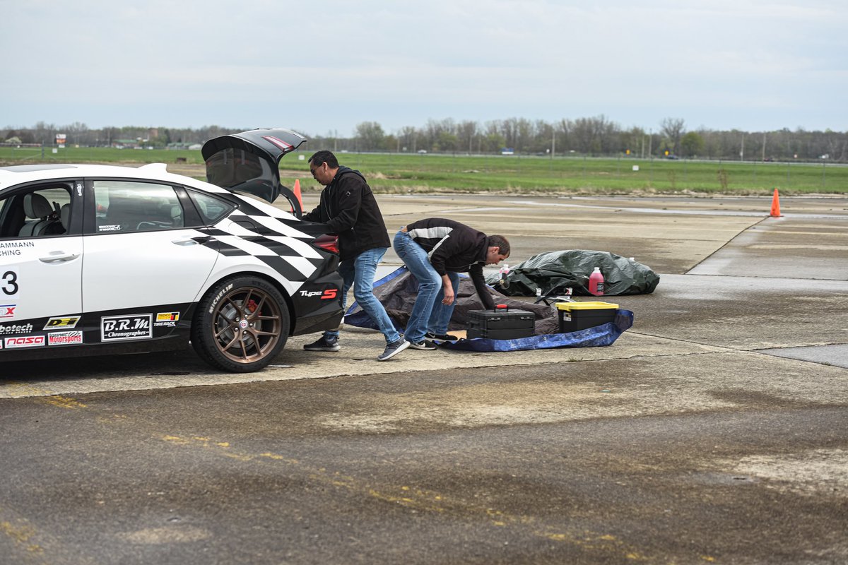 HARTroadrace's tweet photo. One cool aspect of #OLOA is that there is no support allowed. ALL gear must be stored in/on the race car and unloaded at every event, often on the ground and covered by a tarp. Luckily the TLX Type S has all the storage capacity they need! https://t.co/CgO3W1Lvln