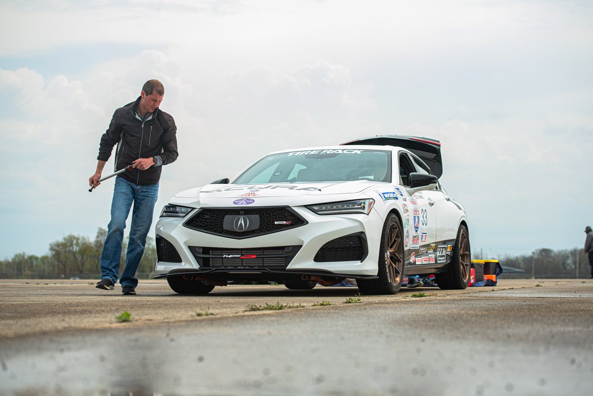 HARTroadrace's tweet photo. One cool aspect of #OLOA is that there is no support allowed. ALL gear must be stored in/on the race car and unloaded at every event, often on the ground and covered by a tarp. Luckily the TLX Type S has all the storage capacity they need! https://t.co/CgO3W1Lvln