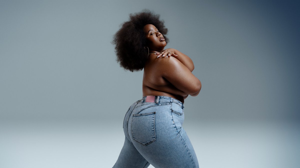 BridgeModels's tweet photo. 💙 Perfect Fit 💙
Dancer and Model Trina Nicole modelling for the new @SimplyBeUK The F-it Revolution Campaign 2022 👉
See more of her stunning portfolio through the link below
📎 https://t.co/3wLTD0ZFI8
.
.
.
#perfectfit #simplybe #curvemodels #fitrevolution #curvefit https://t.co/qI6OVYaLdM