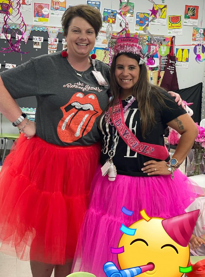 LionsSio's tweet photo. This lady made sure I had the best birthday yesterday! We had a tutus and touchdowns party in pre-k! We know how to throw a party! I'm beyond blessed 🙌🏽 #blessed #pre-k #tiny humans #birthdayparty https://t.co/eehiQtLhbQ