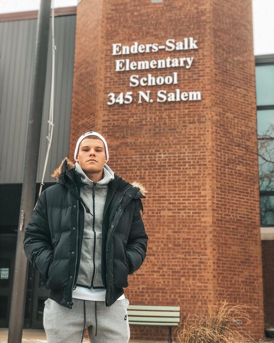 ChicagoFire's tweet photo. Signed the kid from Schaumburg ✍️ https://t.co/5W2hycMyBS