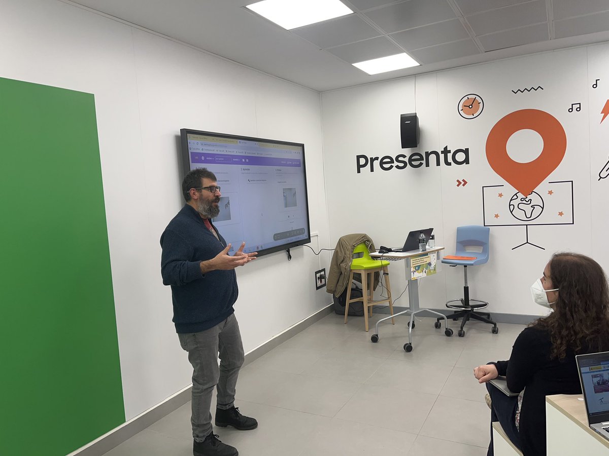 esparaTIC's tweet photo. Invitado especial para enseñar #IA en el #AdF del @educaINTEF el creador de https://t.co/aL64uq5CUh  D. @juandalibaba en el curso Competencias Digitales Avanzadas: #PensamientoComputacional mostrando a los participantes los secretos de #MachineLearning Muchas gracias! @j_l_calvo https://t.co/NVpV3VP2DO