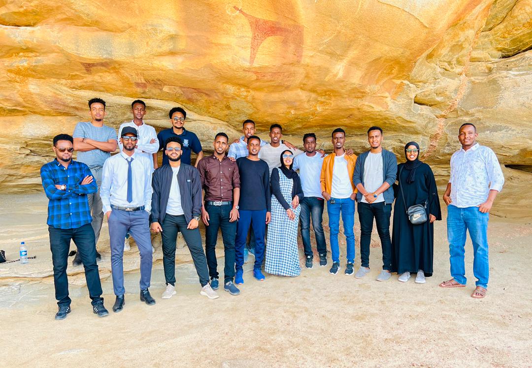 Ibrosovic's tweet photo. Day of exploring #Hargeisa is done visiting historic #LaasGeel was a whole new experience, #GacanLibax is next.
#EidTour #SunsetTours https://t.co/iFHznKffD2