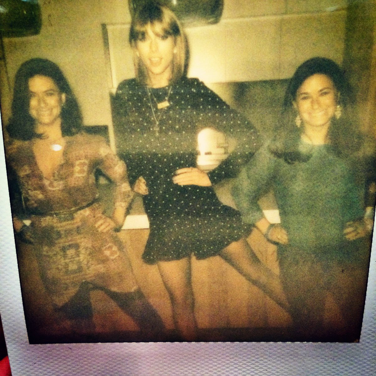 talldrinkhappy's tweet photo. 1989 was such a life changing era for so many of my swiftie friends and me… let’s see those #1989secretsession photos 📸 #1989TaylorsVersion
Here’s mine, cheers🍻 https://t.co/v6Jdq2Yred