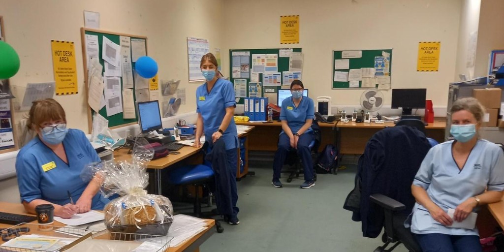 NHSGGC's tweet photo. 🔈

From midwives across NHS Greater Glasgow and Clyde: "Happy #InternationalDayOfTheMidwife!

We are all proud to work as part of an amazing team."

To our midwives, and all midwives, thank you.

#NHSGGC #IDM2022 #IDM22 https://t.co/gHVp91w6XP