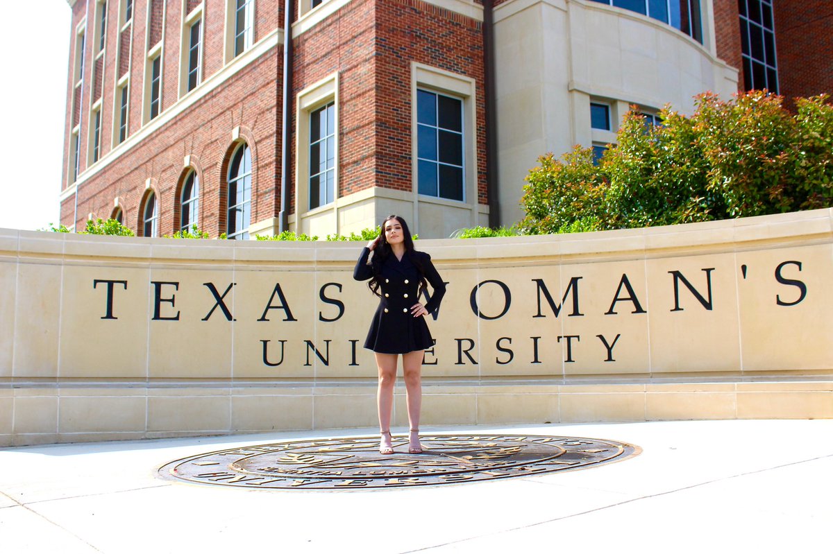 lesbarca10's tweet photo. First Gen Mexican-American with a Bachelor’s in Communication Sciences and Disorders. Para mi familia y seres queridos ❤️🎓

The journey wasn’t easy, but can finally say I did it! https://t.co/eXSDJoowdV