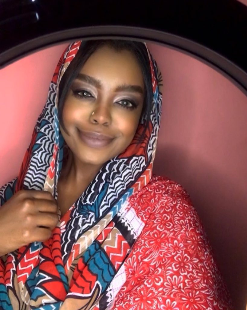 9adin1's tweet photo. الحمد الله قررت ارجع للميك اب ثاني ♥️🫀 و رايكم شنو باللوك القريب من قلبي🥺💄💄💄 #makeup #makeupartist #Sudan https://t.co/o0SVhKSMls