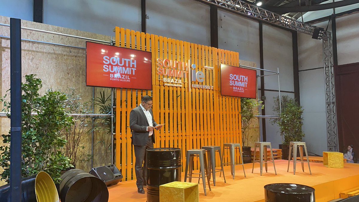southsummitbr's tweet photo. Começando agora a programação da tarde no #CornerStage aqui do #SouthSummitBrazil. A tarde promete demais!!! https://t.co/fhM0O3qEJq
