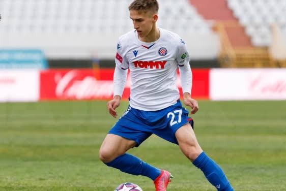 scouting_turkey's tweet photo. Stipe Biuk

Hajduk Split
Doğum tarihi/Yaş: 26 Ara 2002 (19)
Uyruk: Hırvatistan
Boy: 1,84 m
Mevki: Sol Kanat
Güncel Milli oyuncu:Hırvatistan U21 https://t.co/F0rGfMCC8O