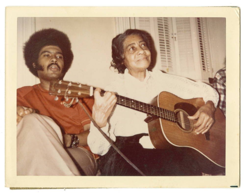 We're thrilled to share our new <a href="/SFolklife/">Southern Folklife Collection UNC Chapel Hill</a> research guide to musician and songwriter ELIZABETH COTTEN researched and written by @dragonfiddler. Many thanks to <a href="/shawbie/">Bradshaw Lentz</a> for his help. <a href="/WilsonLibUNC/">Wilson Library, UNC Chapel Hill</a> <a href="/UNCLibrary/">UNC Library</a> blogs.lib.unc.edu/sfc/2022/05/05… #elizabethcotten