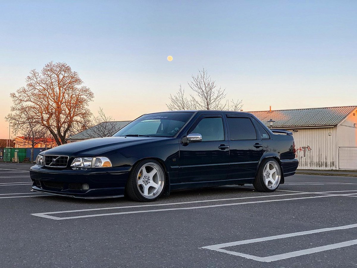SwedishBM's tweet photo. 🇸🇪 The home of Swedish Car Culture and Merchandise 🇸🇪⁠

⁠👤: @r_volvos70

#volvos70 #volvo #s70r #v70r #volvov70 #vsc70sweden #girlowned #girlowner #madeinsweden #carowner #girlcar #swedishboostmafia #svenskbilcultur https://t.co/eXLCVIdVY7