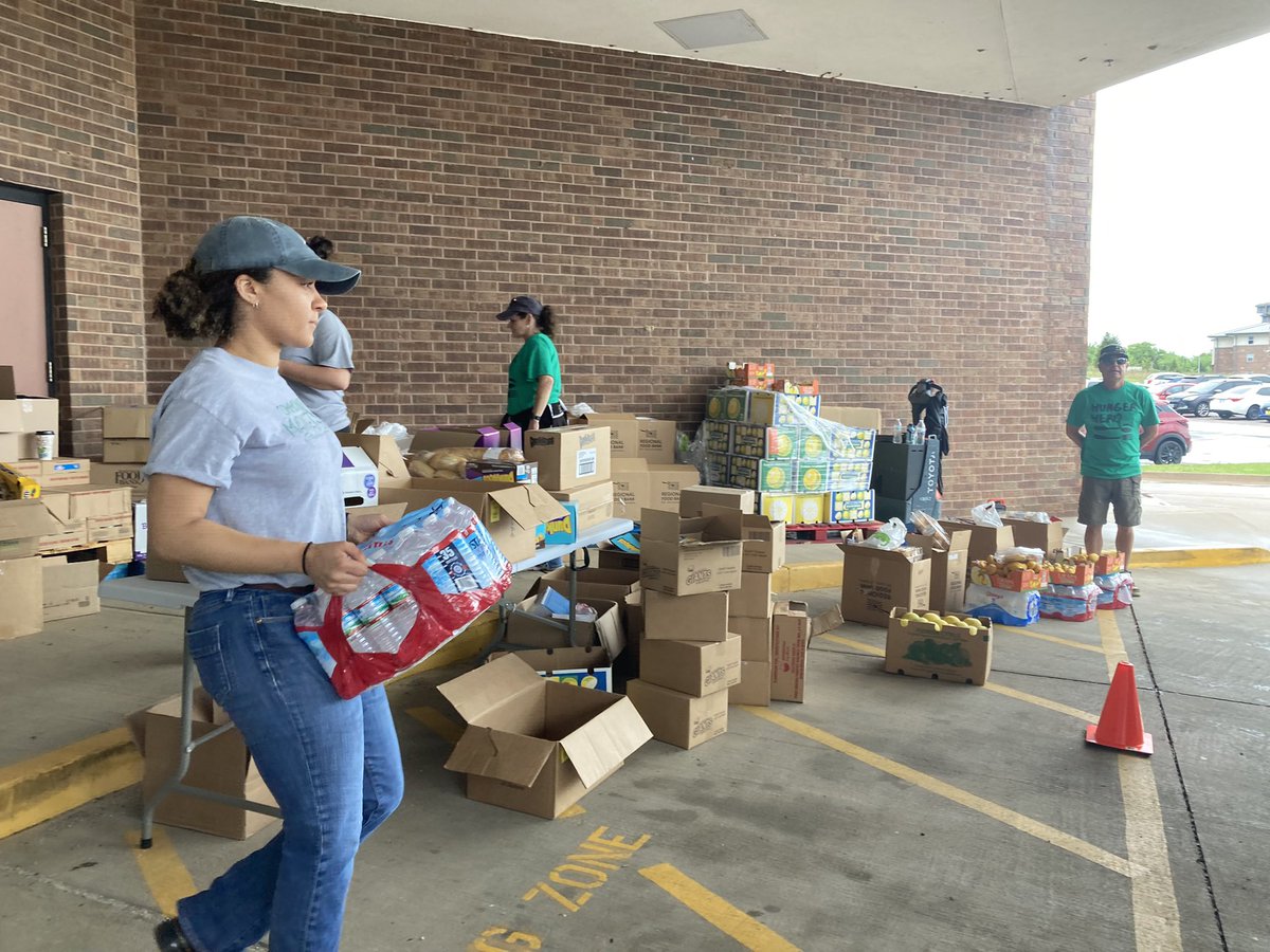 andy_weber_tv's tweet photo. TONIGHT ON @koconews AT 5: We check in with the organizations on the ground in Seminole providing relief to residents in need of food and shelter. @RedCrossOK @FRCpottcounty https://t.co/kCrYQ9rQtR