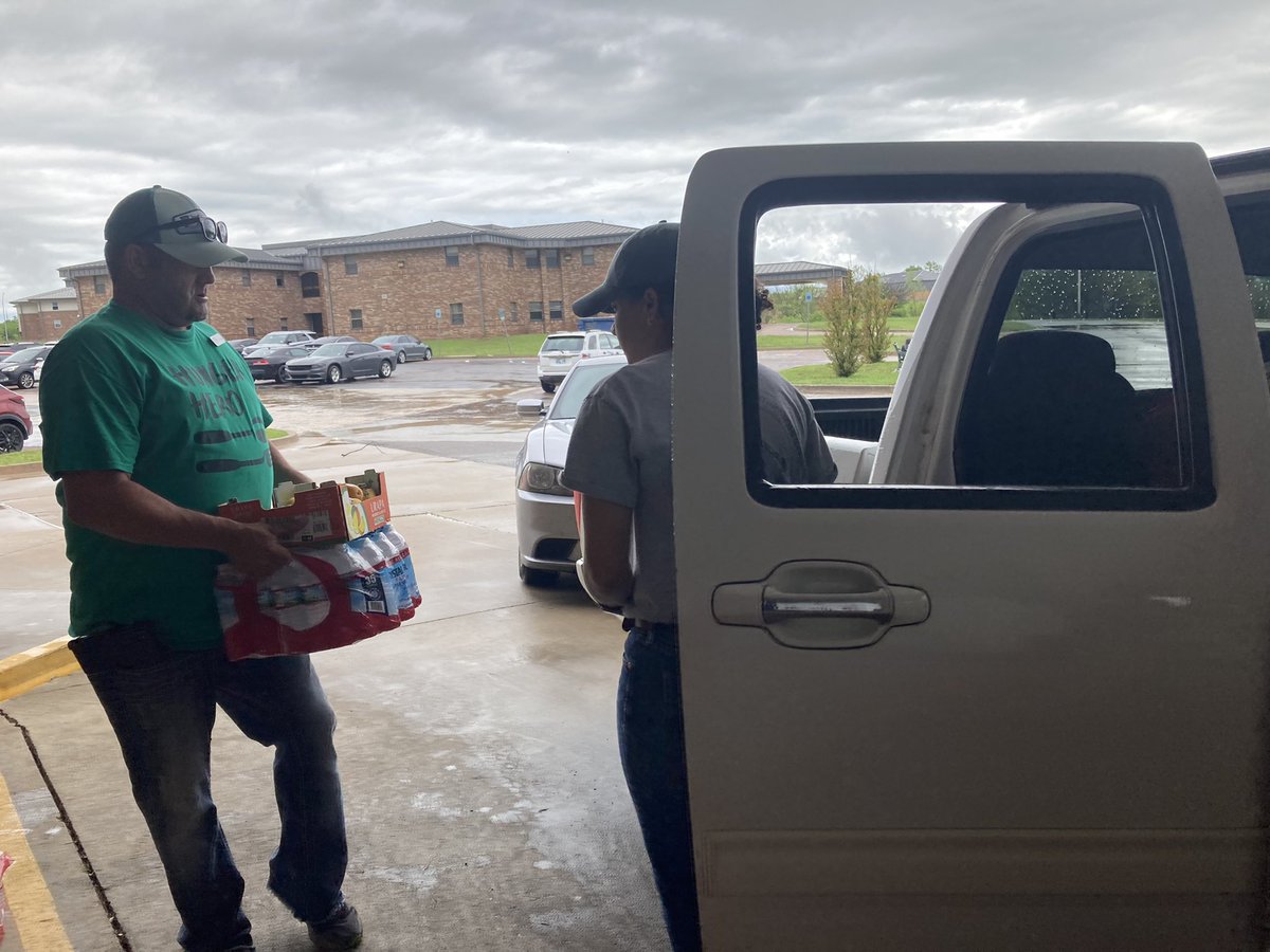 andy_weber_tv's tweet photo. TONIGHT ON @koconews AT 5: We check in with the organizations on the ground in Seminole providing relief to residents in need of food and shelter. @RedCrossOK @FRCpottcounty https://t.co/kCrYQ9rQtR