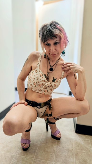 Which pic 1 or 2? #kissra #lynnkay #CruesOfTheGoth.com #kissralynnkay https://t.co/LMAw0SwoSq<a href="/tag/kissra"class="tags">#kissra</a><a href="/tag/lynnkay"class="tags">#lynnkay</a><a href="/tag/cruesofthegoth"class="tags">#CruesOfTheGoth</a><a href="/tag/kissralynnkay"class="tags"><span>#kissralynnkay</span></a>