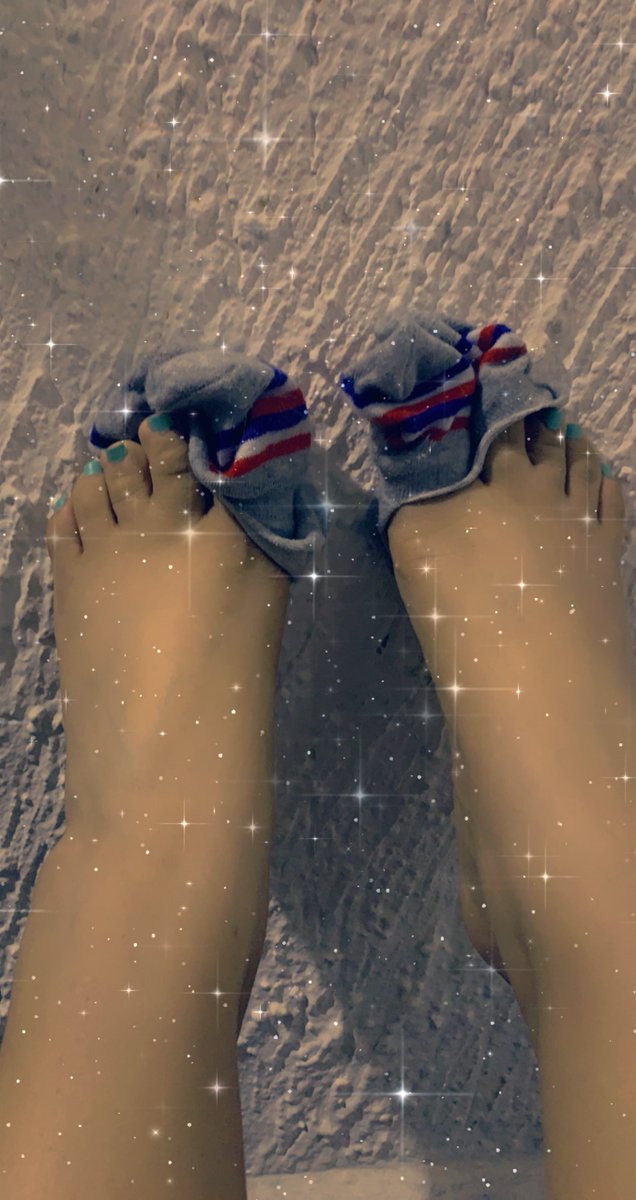 TwinkleToes7_7's tweet photo. Peek-a-boo 😘 #feet #FOOTFETİSH #Sales #feetpics #toes #cute #Customs 
https://t.co/5zStKigk69 https://t.co/uSx1h3z07p