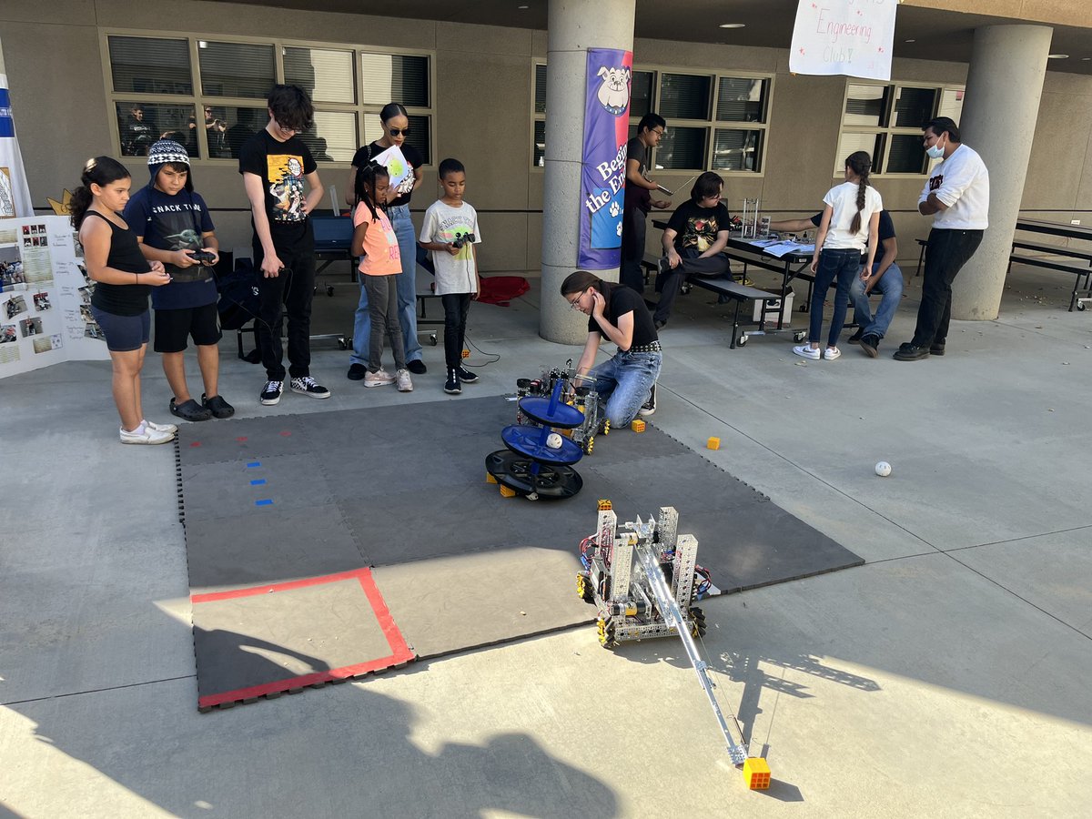 RomoSteamTeam's tweet photo. May the 4th be with you STEAM night! @HeritageHSPats high school engineering and robotics teams even came to inspire our students with their projects! https://t.co/RS88DGaO06