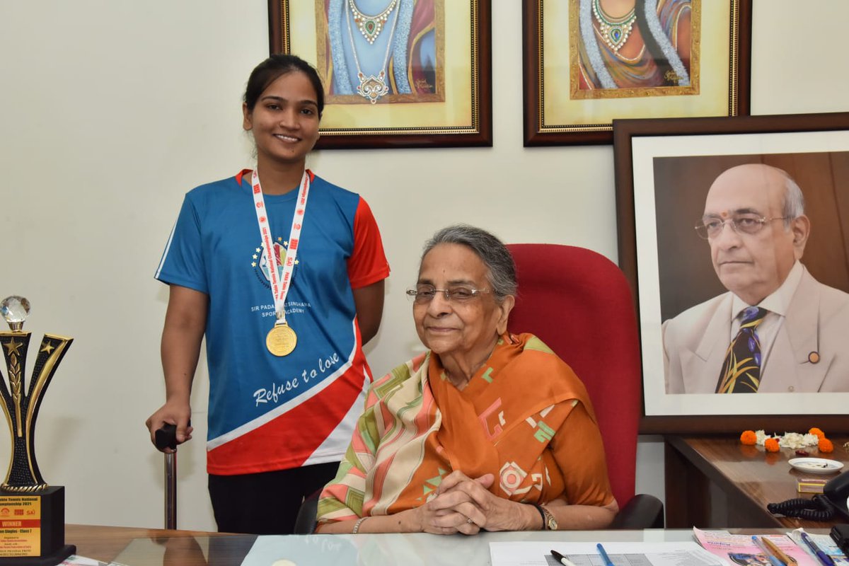 PrachiPandeyPP's tweet photo. What a pleasure it was to meet Chairperson of Sir Padampat Singhania Education Centre Smt . Manorama Govind Hari Singhania 🏆🥇😊 https://t.co/IVi0iQvyWH