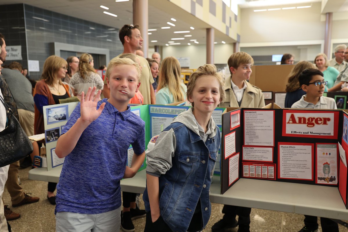 April 28, at Chisholm Trail High School, EMS ISD elementary PACE (the gifted and talented students) presented "Evening with the Experts," a district-wide open house showcasing students' research projects to peers, parents, and staff members. We are #EMSproud!