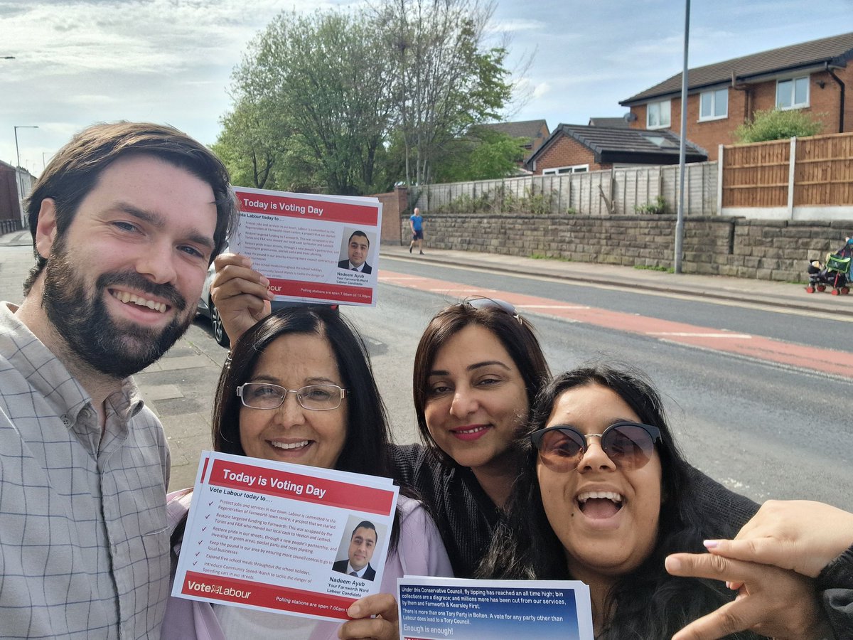 lailaMbutt's tweet photo. It’s polling day in #Hulton! Out with my cousin @YasminQureshiMP
trying to turn #Hulton and #Boltonsoutheast #red!!#LabourParty #LocalElections2022 https://t.co/F1QxVZvaUd