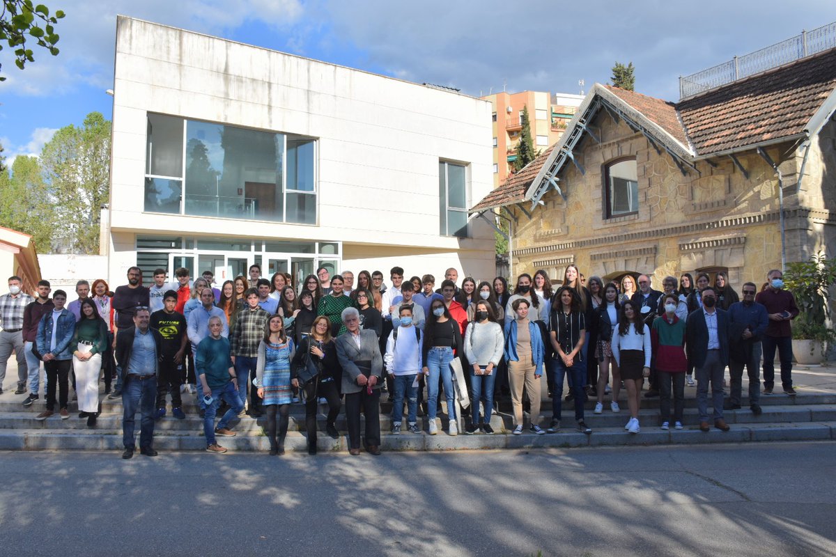 EEZCSIC's tweet photo. ¡Enhorabuena a todo el alumnado, profesorado e investigadores! 🙌

📸 Foto grupal del los proyectos educativos 'CAOS' II. #Granada https://t.co/yrMNMEP3Jj