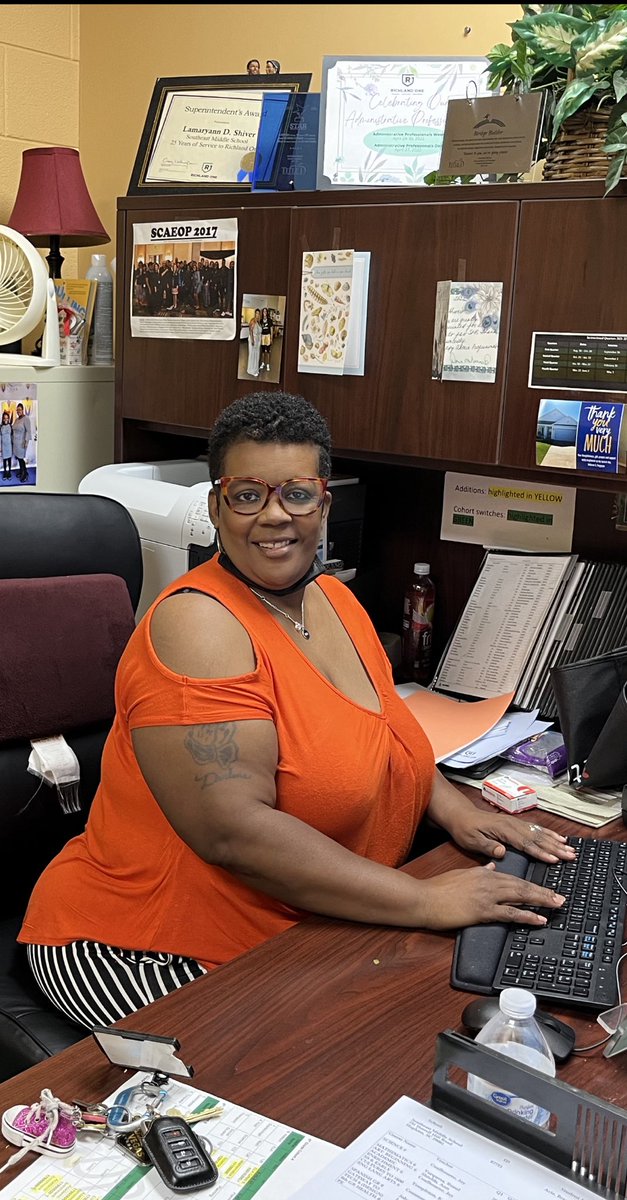 LaMaryanne Shiver, database specialist at ⁦⁦Southeast Middle⁩, has served proudly in ⁦<a href="/RichlandOne/">Richland One Schools</a>⁩ for 28 years! Congratulations to Ms. Shiver, one of our Classified Employee of the Year Finalists!We appreciate you! ⁦@SMSScorpions⁩ ⁦⁦<a href="/imferguson93/">inger ferguson</a>⁩
