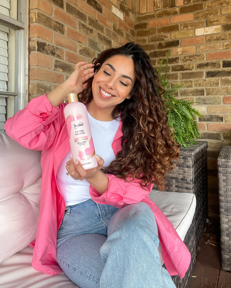 SuaveBeauty's tweet photo. Up the volume like #suavepartner @marissa_lanae 💕. Enriched with Amino Acid Strengthening Complex, our sulfate-free  shampoo and conditioner system cleanses and volumizes to leave your hair touchably soft and smooth ✨ ⚡️ https://t.co/dChY0soFN7