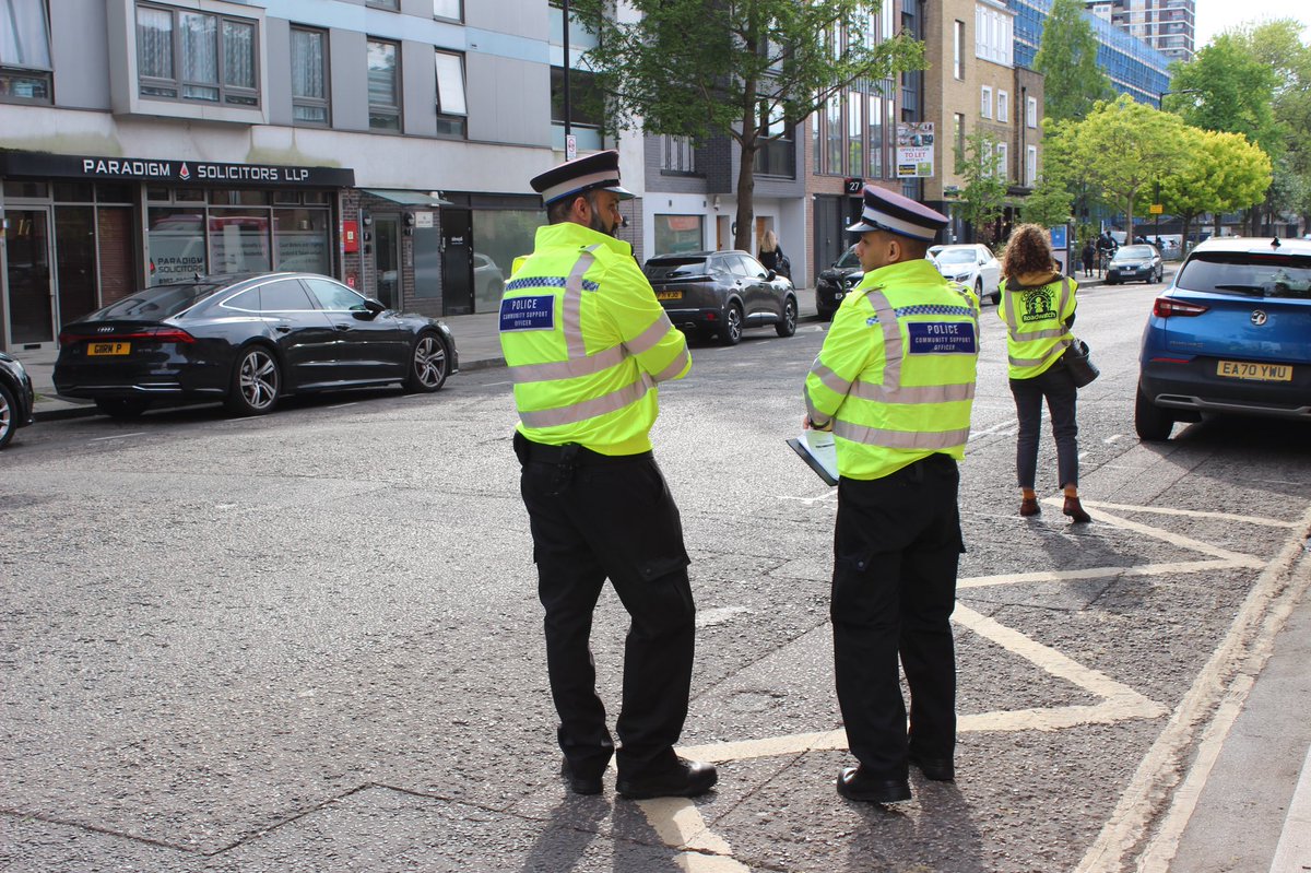 AirRoadsHnps's tweet photo. @0jhl @metpoliceuk @MayorofLondon @hackneycouncil @cities_clean Thanks for joining us @0jhl and @metpoliceuk and of course all the parents and children who came to our #CommunityRoadwatch event on Downham Road today #StreetsForKids - 7 tickets will be issued for speeding (past school) and the traffic was slowed to a safe 20mph for a while… https://t.co/rpqCJTe2ne