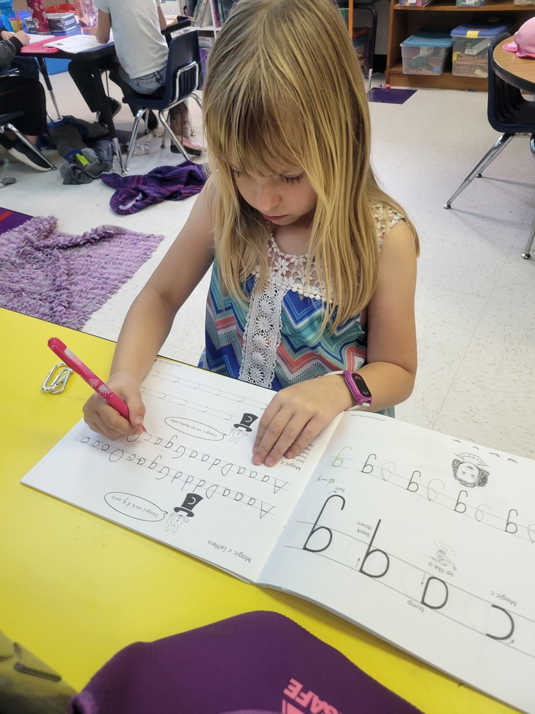 NikePrincipal's tweet photo. Kindergarten is working hard on correctly writing letters. Students are taking their time, following the teacher's directions, and independently practicing a, d, g, and o. #mvnation https://t.co/Ty0XuWV7vZ