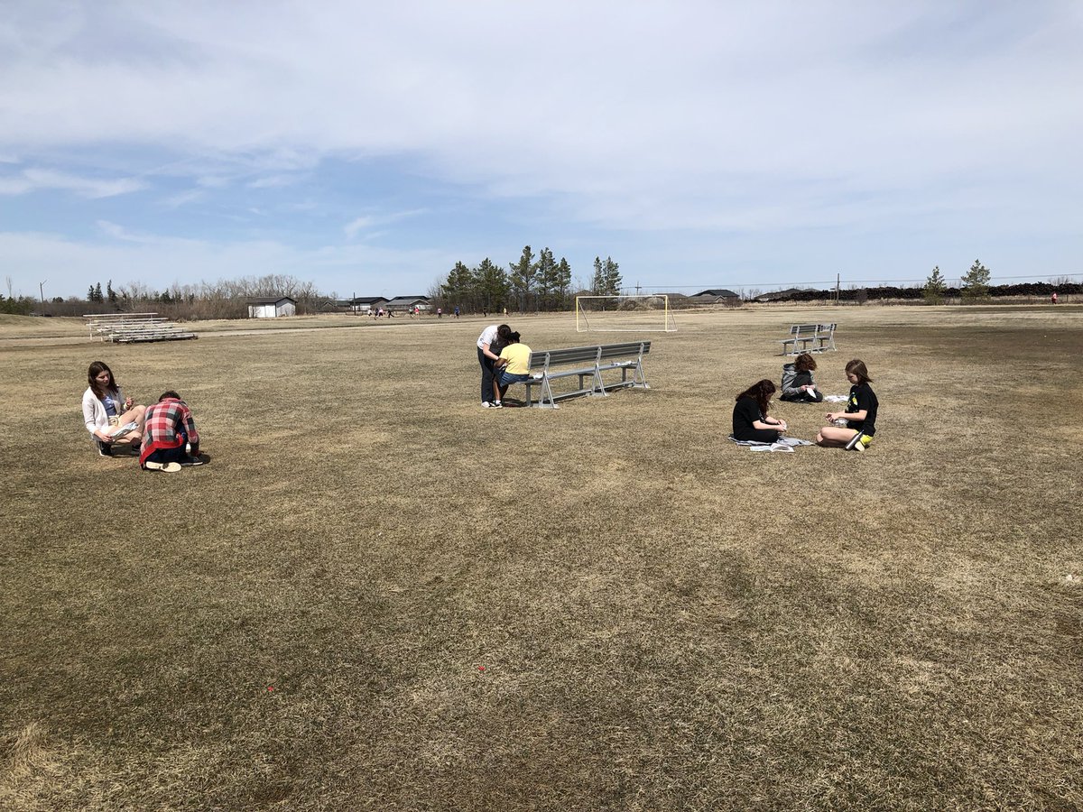 mc_school1's tweet photo. What do grade 7/8 science students do on a beautiful day? Head outside to design boats out of tinfoil! We will see who has the best design after lunch. Stay tuned! #buoyancyboatdesign https://t.co/qr5y1Bsup8