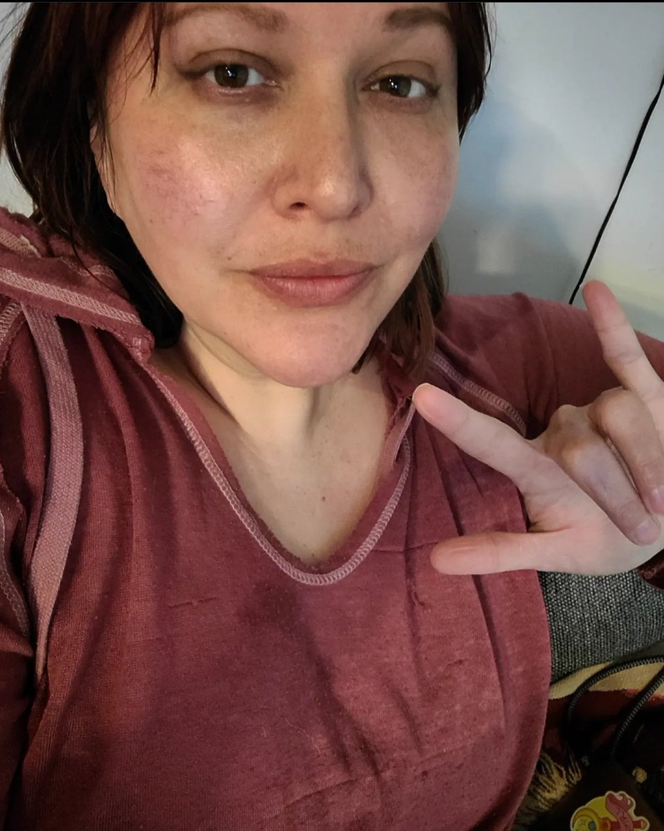 CassNwrites's tweet image. Me 10 yrs ago today, 3 yrs ago, &amp;amp; today as a newly turned 45 yo.
Fun fact: at no stage in this decade have I ever been under 200lbs. Doubt I'll ever be again. Don't care. Our weight and age doesn't define us. What we do with our time on this planet does.
Enjoy the ride! 🥰❤️