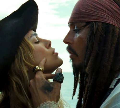 sneafox's tweet photo. @Leiadis @luthieno Bu hikayede ölen Kaptan Jack Sparrow'um https://t.co/qcEDNLCdT1