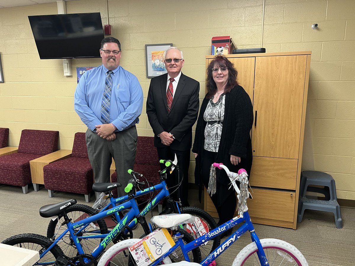 BGrubenhoff's tweet photo. Big shoutout to Baker-Stevens- Parramore Funeral Home &amp; Lannie Amburgy, Brad Bryant, &amp; Rita Walters for the generous donation of bikes for our Central Festival Raffle! #MiddieRising @Central_MCSD https://t.co/gX7O059sL9